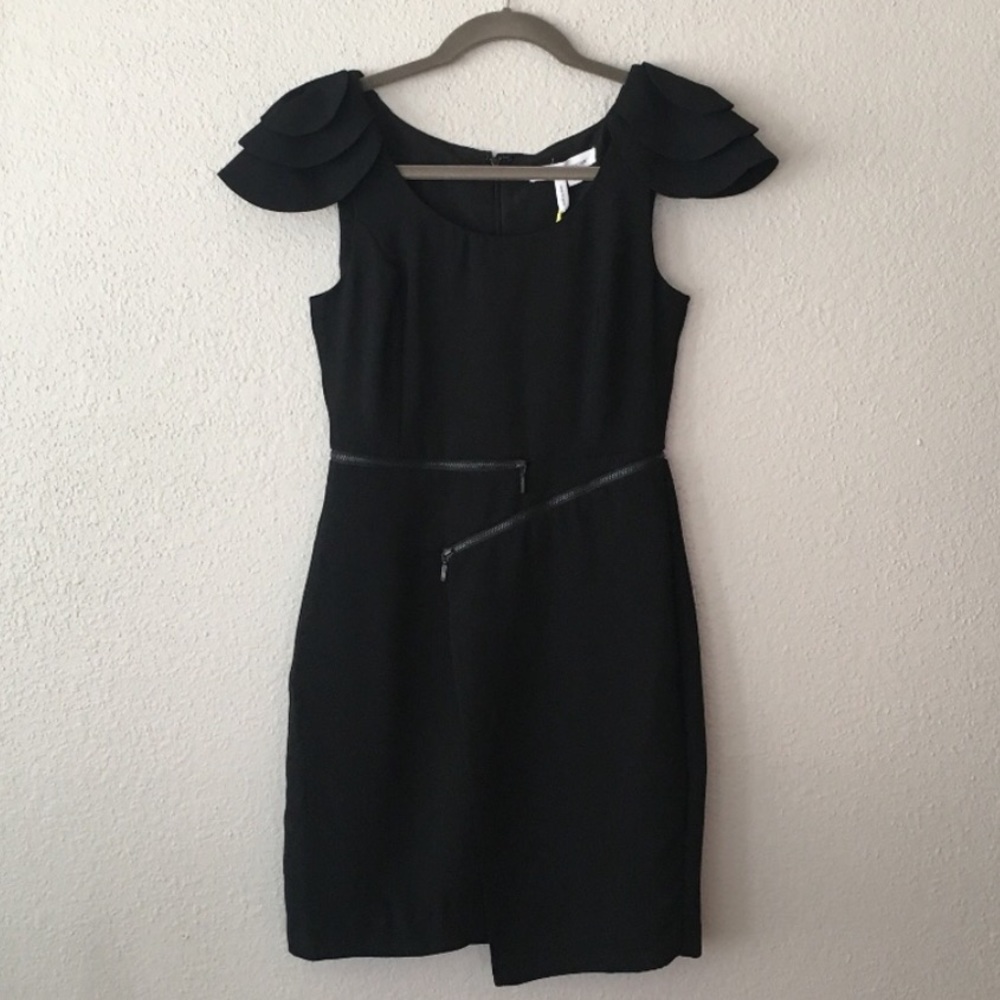 NWOT 🔥 BCBGeneration Zippered Ruffle Sleeve Dress